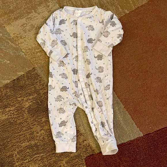 Bundle of 6 size 6-9 month Sleeper Onesies - Picture 4 of 4